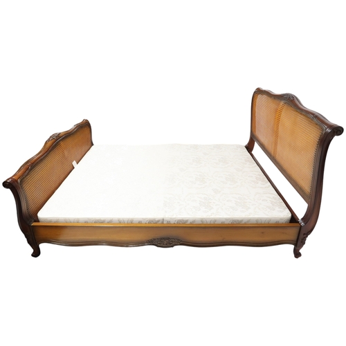 2113 - A CONTEMPORARY LOUIS XV STYLE BERGERE 