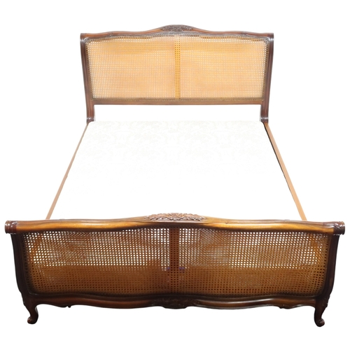 2113 - A CONTEMPORARY LOUIS XV STYLE BERGERE 