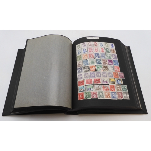 7012 - A worldwide stamp collection in a stock book and albums