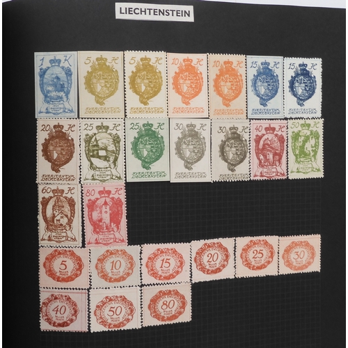 7012 - A worldwide stamp collection in a stock book and albums