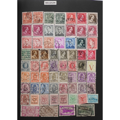 7012 - A worldwide stamp collection in a stock book and albums