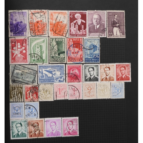 7012 - A worldwide stamp collection in a stock book and albums