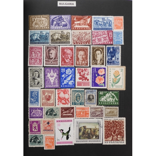 7012 - A worldwide stamp collection in a stock book and albums