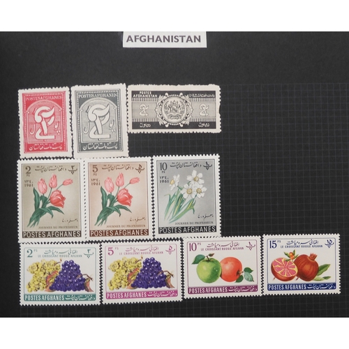 7012 - A worldwide stamp collection in a stock book and albums