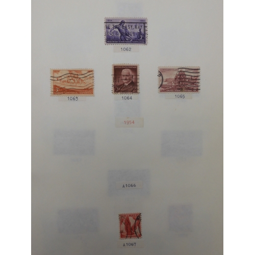 7038 - UNITED STATES U.S. POSTAGEA collection of mostly used stamps in two folders from President Andrew Ja... 