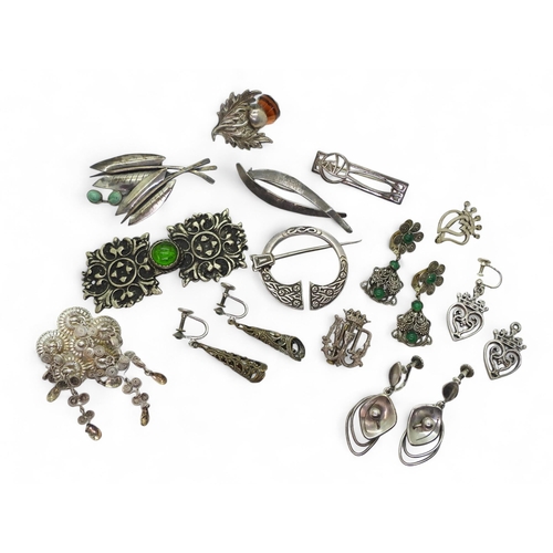 870 - A silver Robert Allison Scottish penannular brooch, a John Hart Luckenbooth earrings (af) , a Mackin... 