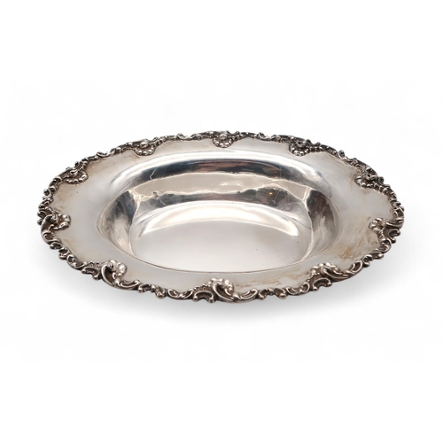 382 - A silver dish, possibly American, marked 925/100 Sterling to the base, with a leaf (?) mark, 31 x 22... 