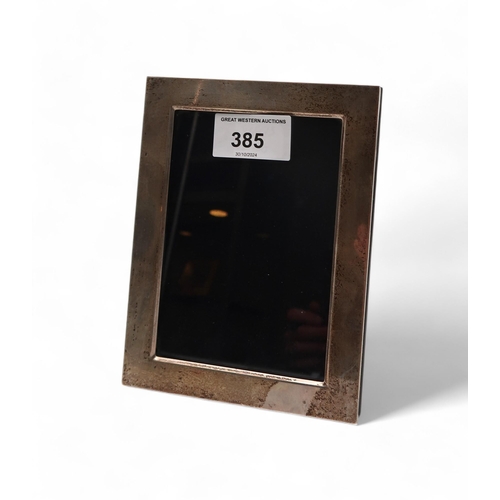 385 - A rectangular silver photo frame, by Carrs of Sheffield, 2001, 15 x 11.5cm