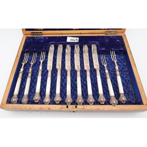 392 - A cased set of EPNS mother of pearl fruit knives and forks, the tapering cylindrical handles with sh... 