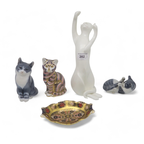 202 - Assorted figures of cats including two Royal Copenhagen examples, a Royal Doulton example and a Roya... 