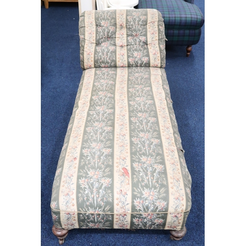 79 - A Victorian floral upholstered day bed/ chaise with button upholstered backrest on turned supports t... 