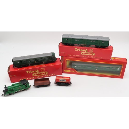 535 - A quantity of Tri-ang 00-gauge model railway, including an RS.1 set with Princess Victoria locomotiv... 