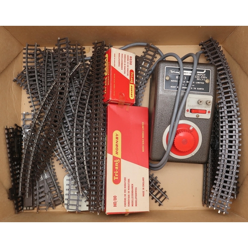 535 - A quantity of Tri-ang 00-gauge model railway, including an RS.1 set with Princess Victoria locomotiv... 