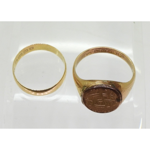 718 - A 15ct gold signet ring, size T1/2, weight 6.7gms, and an 18ct gold wedding ring, size O1/2, weight ... 