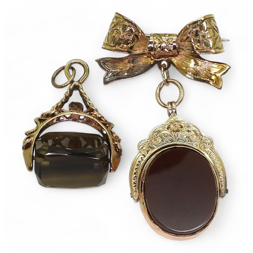 785 - A 9ct gold smoky quartz fob seal together with a 9ct gold Ward Brothers bow brooch with a 9ct carnel... 