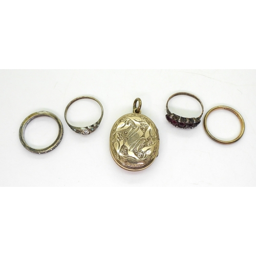 790 - A yellow metal back & front locket with early photographs within, together with a 9ct wedding ri... 