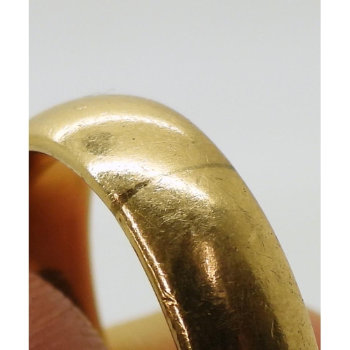 806 - An 18ct gold wide wedding ring, hallmarked Birmingham 1934, size T1/2, weight 9.4gms. 