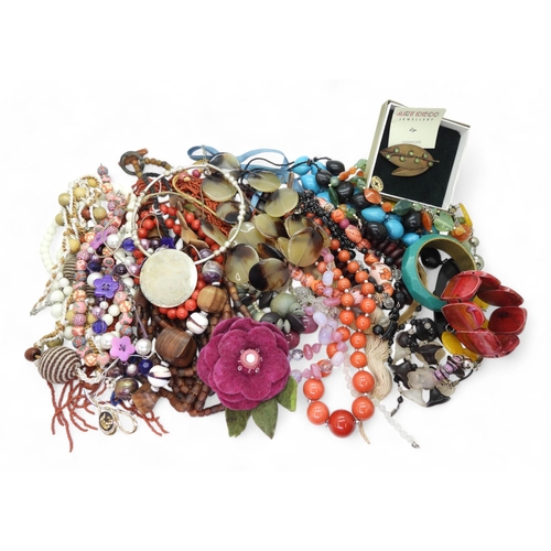 897 - A large collection of statement necklaces and beads, to include wood, glass, plastic, glass, vintage... 