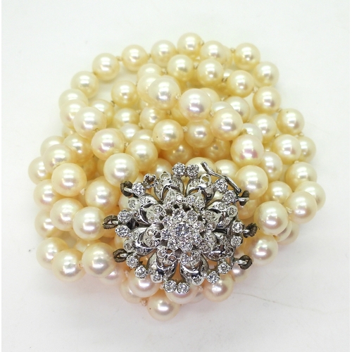 2710 - PEARLS WITH DIAMOND CLASPthe flower shaped box clasp is set with estimated approx 1.10cts, of brilli... 