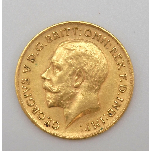 403 - GEORGE V (1910-1936) 1/2 Sovereign 1912Obversebust of King George V facing left legend around G... 