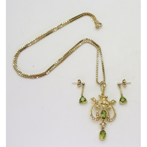 2773 - A PERIDOT SUITEcomprising of a 15ct gold Edwardian pendant set with peridot and pearls, weight 4.2gm... 