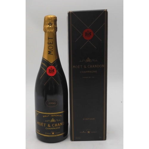 2690C - MOET & CHANDON CHAMPAGNE VINTAGE 1990One Bottle of Moet Chandon Champagne Vintage 1990 12.5% vol... 