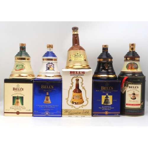 2690H - BELL'S WHISKY DECANTERSOne Decanter Of The Celebration Blended Old Scotch Whisky 75.7cl 70°One Decan... 