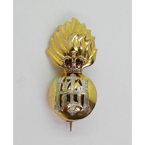 2607 - A 9CT GOLD ROYAL MARINES SWEETHEART BROOCHstamped 9ct, with the makers mark C P & Co, a 9ct gold... 