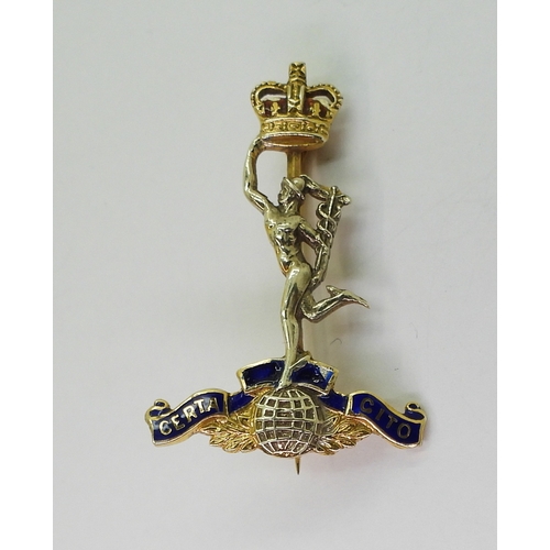 2607 - A 9CT GOLD ROYAL MARINES SWEETHEART BROOCHstamped 9ct, with the makers mark C P & Co, a 9ct gold... 