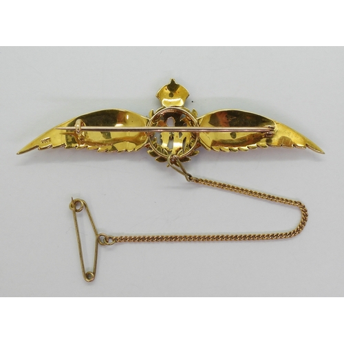 2610 - A ROYAL FLYING CORPS SWEETHEART BROOCHin 15ct gold with rose cut diamond and engraved feather wings,... 