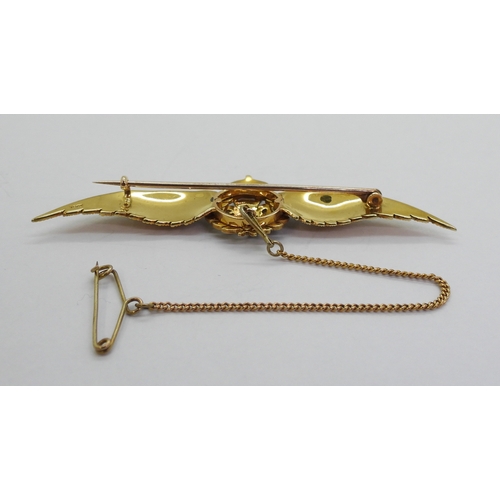 2610 - A ROYAL FLYING CORPS SWEETHEART BROOCHin 15ct gold with rose cut diamond and engraved feather wings,... 