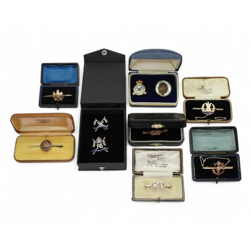 2616 - A COLLECTION OF SWEETHEART BROOCHES & CLAN BADGESa 9ct rose gold Seaforth Highlanders brooch, en... 