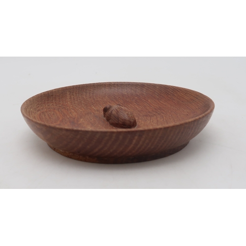 2255 - WORKSHOP OF ROBERT MOUSEMAN THOMPSON A small oak bowl, with carved mouse trademark to the middle, 15... 