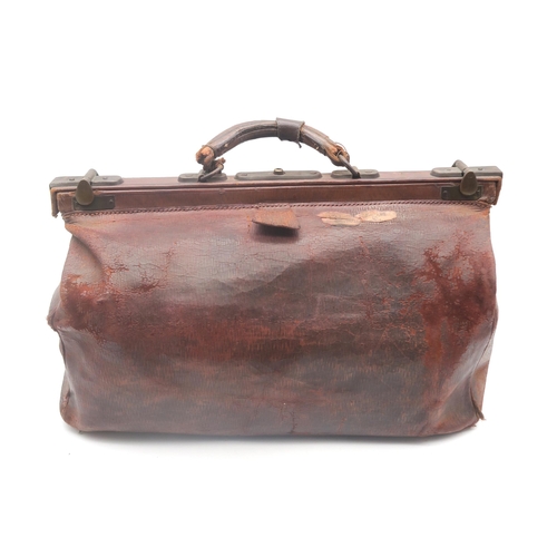 513 - A brown leather Gladstone bag, measuring approx. 46cm in length; together with a leather top hat cas... 