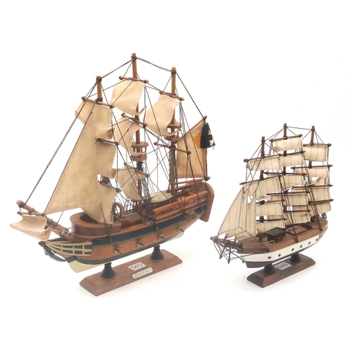 565 - Four assorted wooden model vessels, the largest, a steam yacht, measuring approx. 56cm from tip of b... 