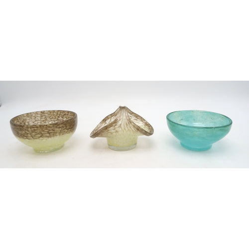 2267 - A COLLECTION OF VASART GLASSincluding two graduating green bowls, 12.5cm and 21cm diameters, a pink ... 