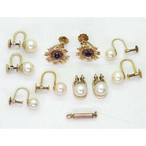 706 - A collection of 9ct gold and yellow metal screw back earrings to include pearl and amethyst examples... 