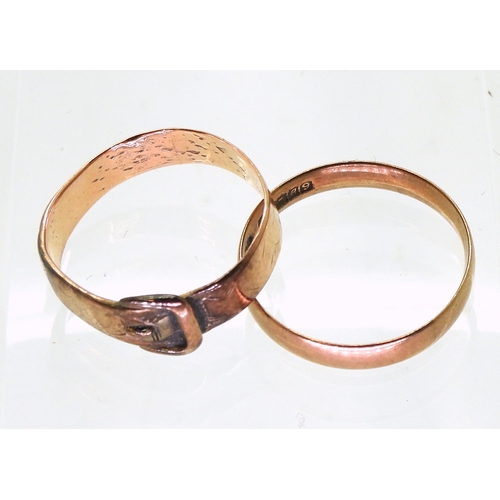 714 - A 9ct gold 1897 Glasgow hallmarked wedding ring, size P1/2, and a 9ct rose gold buckle ring, size P1... 