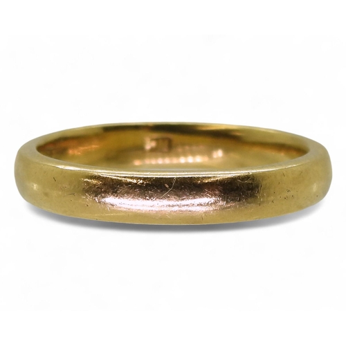 719 - An 18ct gold wedding ring, with 1927 Birmingham hallmarks, size O1/2, weight 4.6gms