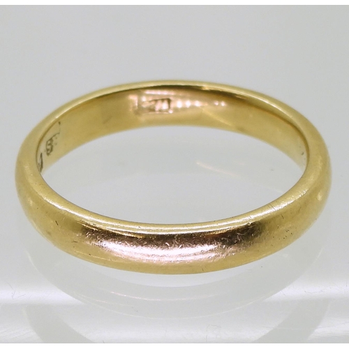 719 - An 18ct gold wedding ring, with 1927 Birmingham hallmarks, size O1/2, weight 4.6gms