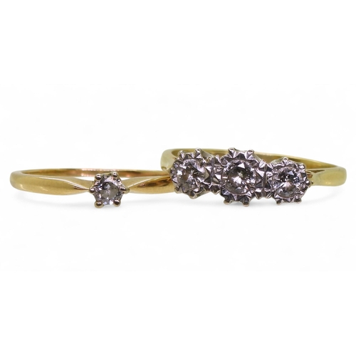 728 - An 18ct gold three stone ring, with illusion settings set with estimated approx 0.35cts size, P1/2, ... 