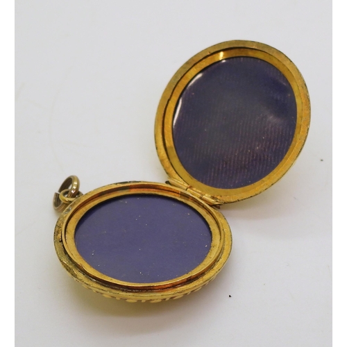 790 - A 9ct gold back & front locket together with a 9ct gold bowls medal weight together 10.4gms