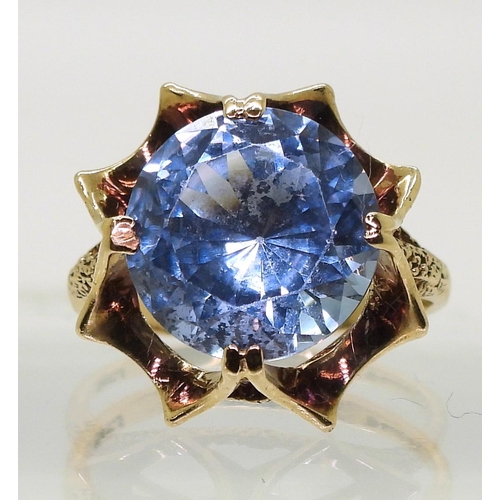 791 - A 9ct gold retro ring set with a blue glass gem, hallmarked 1971, size O1/2, weight 4.5gms