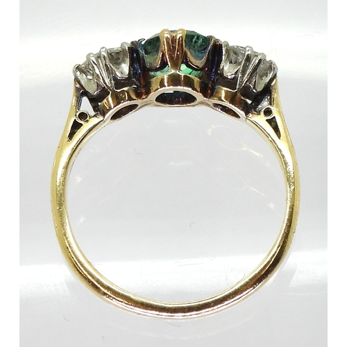 2776 - AN EMERALD & DIAMOND RINGset with a cushion cut emerald of approx 6.5mm x 5.5mm x 3.3mm, and set... 