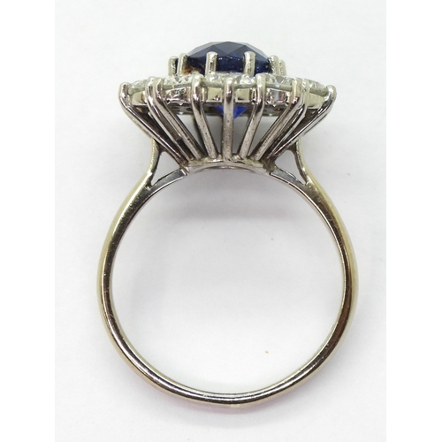 2786 - A CLASSIC SAPPHIRE & DIAMOND CLUSTER RINGthe mount in 18ct white gold and platinum, is set with ... 