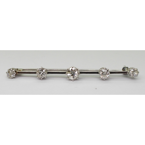 2788 - A FIVE STONE DIAMOND BAR BROOCHset with five old cut diamonds with an estimated approx diamond total... 