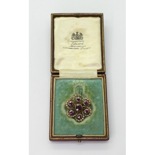 2790 - AN EDWARDIAN PENDANTmade in 9ct gold and set with garnets and pearls to the classic flower shape, di... 