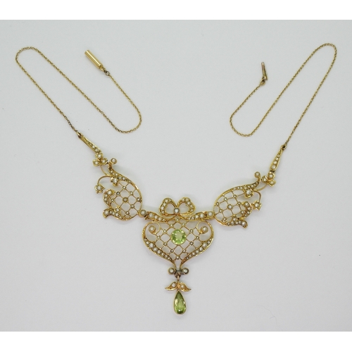 2792 - AN EDWARDIAN NECKLACEset with peridot and pearls to the 9ct floral detailed mount, length of necklac... 