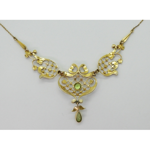 2792 - AN EDWARDIAN NECKLACEset with peridot and pearls to the 9ct floral detailed mount, length of necklac... 