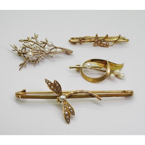 2795 - FOUR VINTAGE BROOCHESa bright yellow metal large bar brooch with a pearl studded dragonfly design, l... 